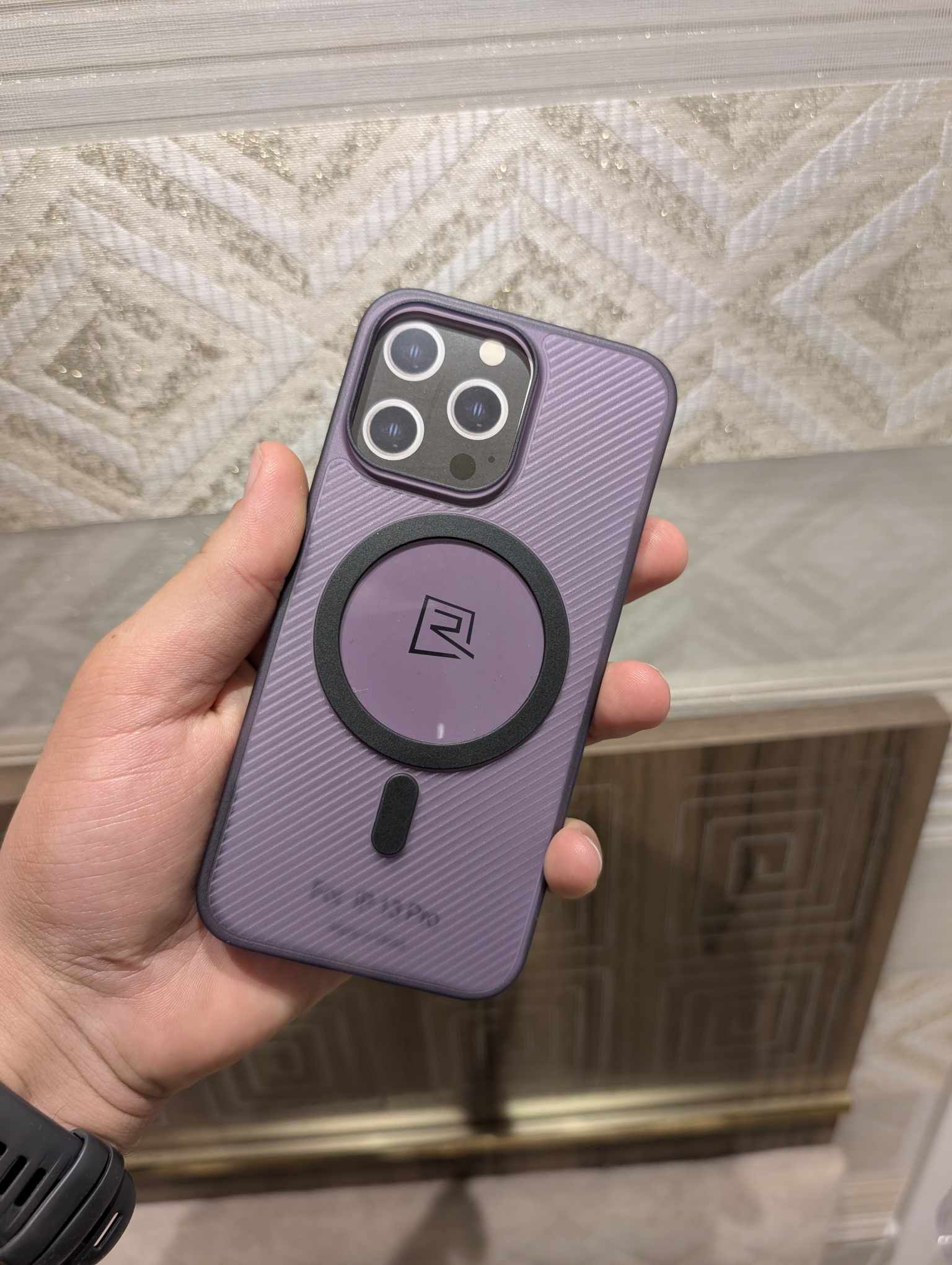 Coque iPhone MagSafe avec porte-cartes &mdash; vue arri&egrave;re